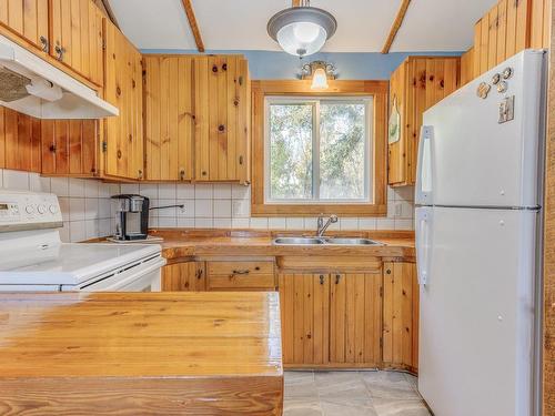 Cuisine - 8950  - 8952 Ch. Bourgeois, Mirabel, QC - Indoor Photo Showing Kitchen With Double Sink