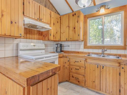 Cuisine - 8950  - 8952 Ch. Bourgeois, Mirabel, QC - Indoor Photo Showing Kitchen With Double Sink