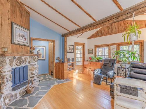 Salon - 8950  - 8952 Ch. Bourgeois, Mirabel, QC - Indoor Photo Showing Living Room With Fireplace