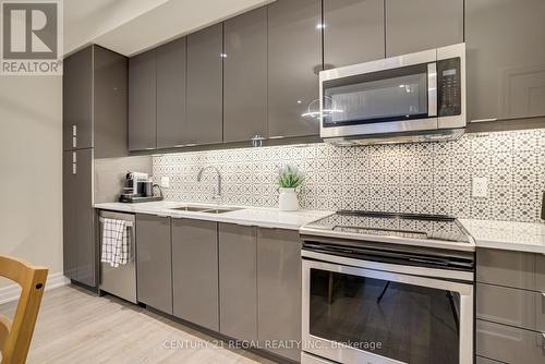 512 - 657 Cricklewood Drive, Mississauga, ON - Indoor Photo Showing Kitchen With Double Sink With Upgraded Kitchen