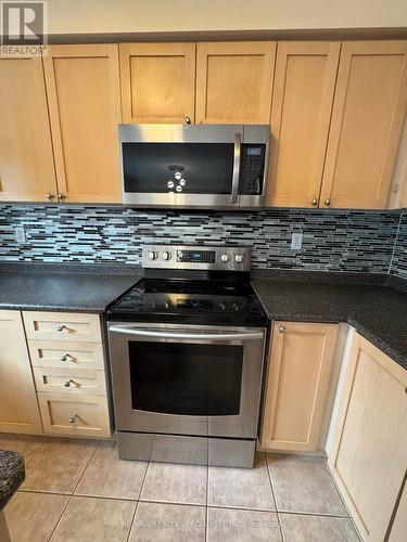 Upper - 7276 Bread Fruit Lane, Mississauga, ON - Indoor Photo Showing Kitchen