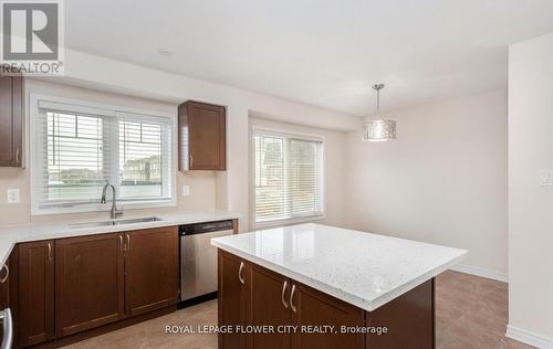 16 Quillberry Close, Brampton, ON - Indoor Photo Showing Kitchen With Double Sink With Upgraded Kitchen