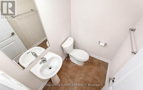 16 Quillberry Close, Brampton, ON - Indoor Photo Showing Bathroom