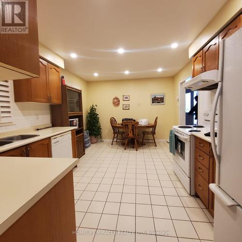 4686 Penhallow Road, Mississauga, ON - Indoor Photo Showing Kitchen