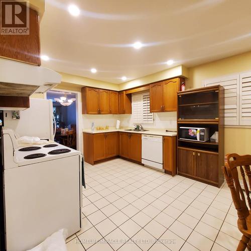 4686 Penhallow Road, Mississauga, ON - Indoor Photo Showing Kitchen