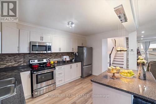 109 - 109 Ashton Crescent, Brampton, ON - Indoor Photo Showing Kitchen With Upgraded Kitchen