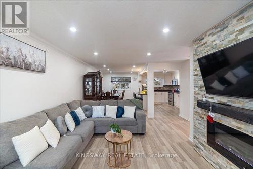 109 - 109 Ashton Crescent, Brampton, ON - Indoor Photo Showing Living Room