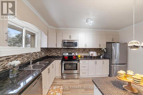 109 - 109 Ashton Crescent, Brampton, ON - Indoor Photo Showing Kitchen With Double Sink With Upgraded Kitchen