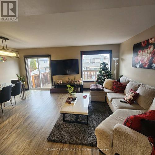 129 Lee Street, Guelph (Grange Hill East), ON - Indoor Photo Showing Living Room