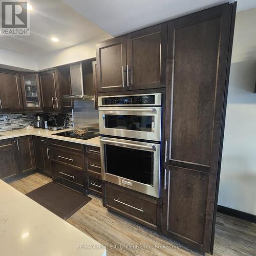 129 Lee Street, Guelph (Grange Hill East), ON - Indoor Photo Showing Kitchen With Stainless Steel Kitchen With Upgraded Kitchen