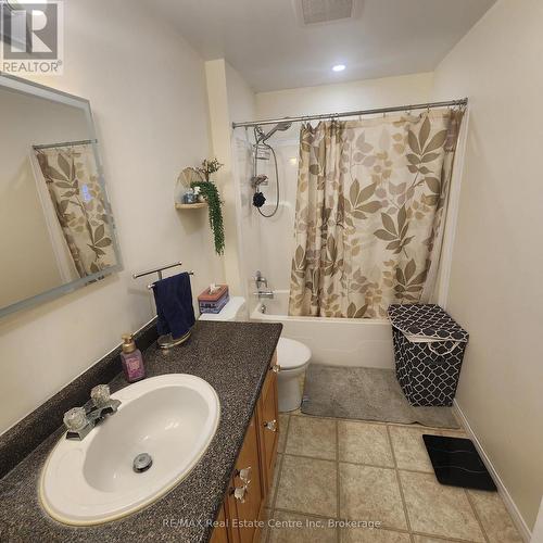 129 Lee Street, Guelph (Grange Hill East), ON - Indoor Photo Showing Bathroom