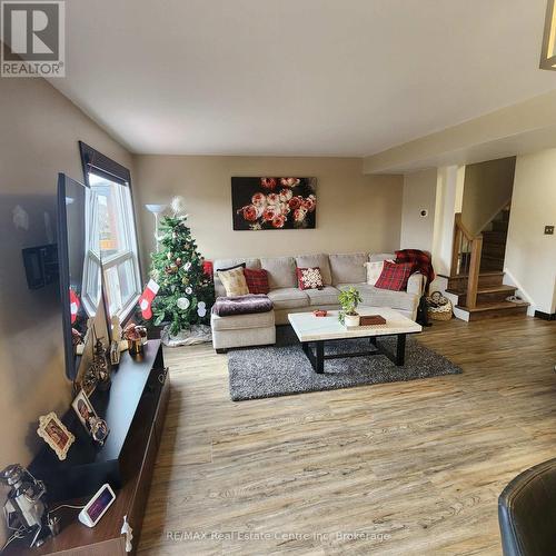 129 Lee Street, Guelph (Grange Hill East), ON - Indoor Photo Showing Living Room