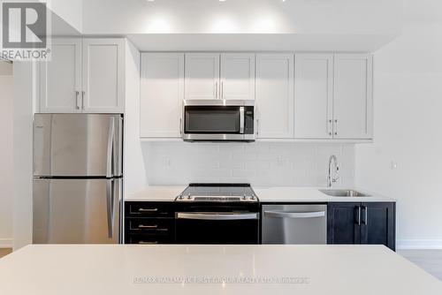 404 - 201 Brock Street S, Whitby, ON - Indoor Photo Showing Kitchen