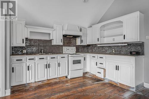 97 Smith Road, Hamilton, ON - Indoor Photo Showing Kitchen