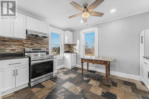 97 Smith Road, Hamilton, ON - Indoor Photo Showing Kitchen