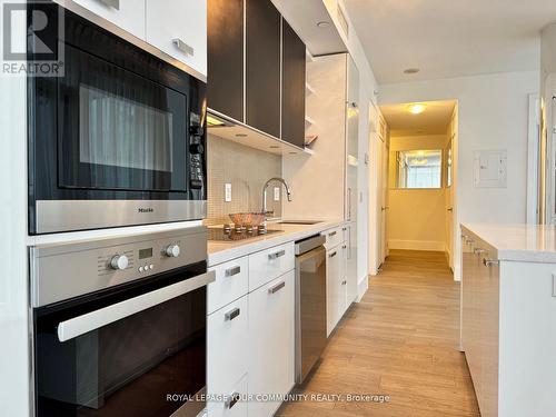 1307 - 32 Davenport Road, Toronto, ON - Indoor Photo Showing Kitchen With Upgraded Kitchen