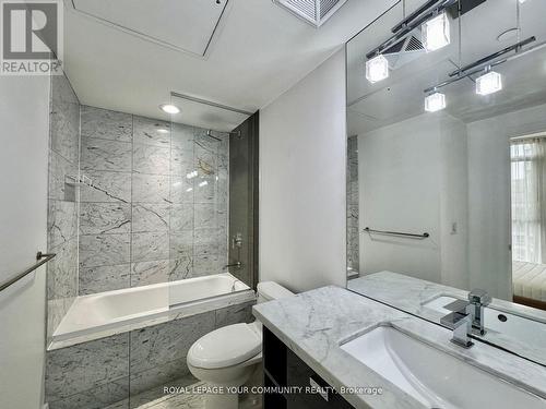 1307 - 32 Davenport Road, Toronto, ON - Indoor Photo Showing Bathroom