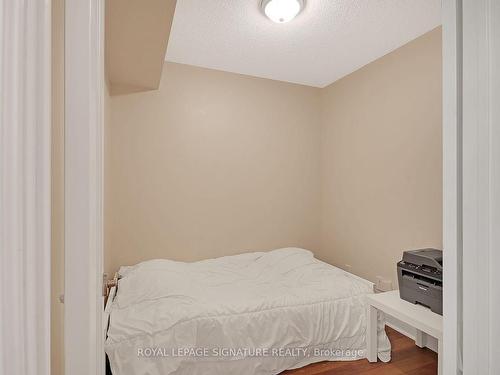 722-25 Greenview Ave, Toronto, ON - Indoor Photo Showing Bedroom