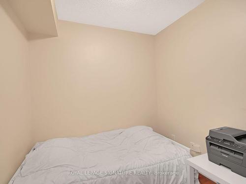 722-25 Greenview Ave, Toronto, ON - Indoor Photo Showing Bedroom