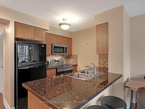 722-25 Greenview Ave, Toronto, ON - Indoor Photo Showing Kitchen With Double Sink With Upgraded Kitchen