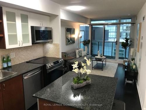 1801-600 Fleet St, Toronto, ON - Indoor Photo Showing Kitchen