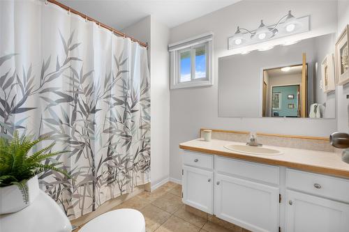 118-3030 South Main Street, Penticton, BC - Indoor Photo Showing Bathroom