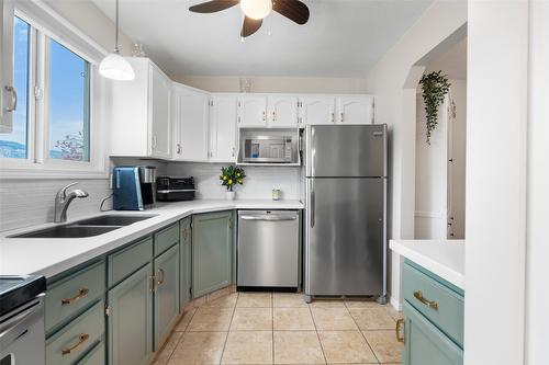 118-3030 South Main Street, Penticton, BC - Indoor Photo Showing Kitchen With Double Sink