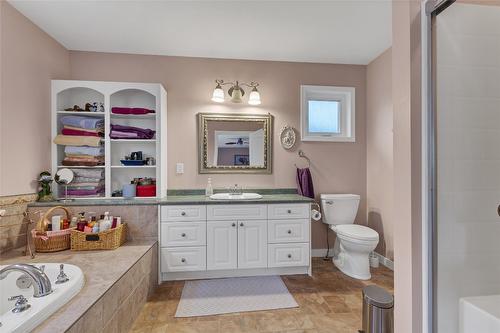 7603 Baker Hogg Road, Vernon, BC - Indoor Photo Showing Bathroom