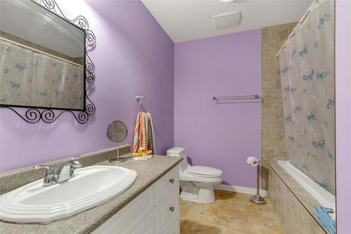 7603 Baker Hogg Road, Vernon, BC - Indoor Photo Showing Bathroom