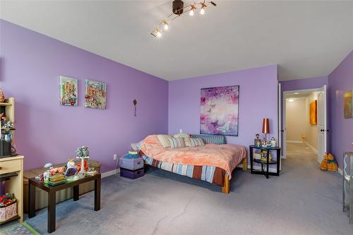 7603 Baker Hogg Road, Vernon, BC - Indoor Photo Showing Bedroom