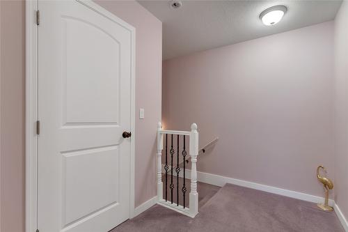 7603 Baker Hogg Road, Vernon, BC - Indoor Photo Showing Other Room