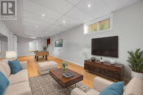 9 Shannondoe Crescent, Ottawa, ON - Indoor Photo Showing Living Room