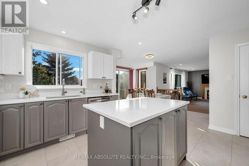 9 Shannondoe Crescent, Ottawa, ON - Indoor Photo Showing Kitchen