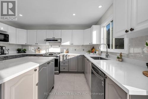 9 Shannondoe Crescent, Ottawa, ON - Indoor Photo Showing Kitchen