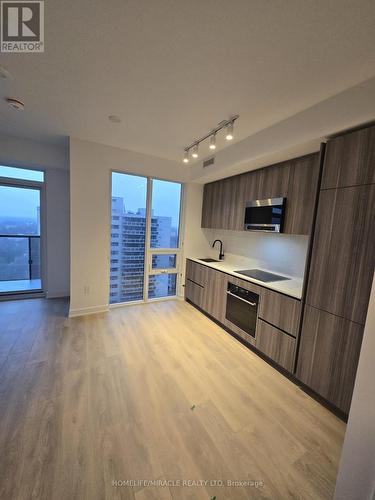 1610 - 177 Broadway Avenue, Toronto, ON - Indoor Photo Showing Kitchen