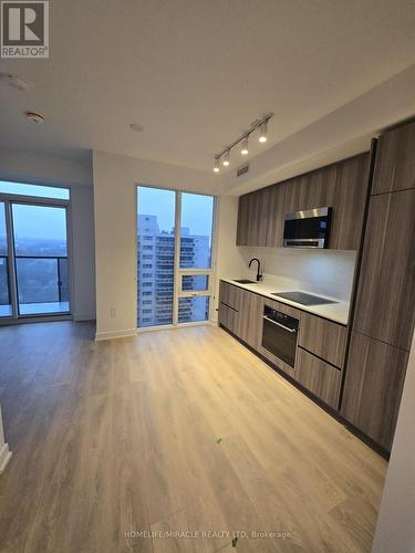 1610 - 177 Broadway Avenue, Toronto, ON - Indoor Photo Showing Kitchen