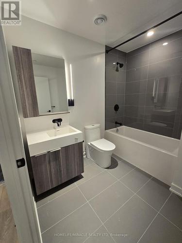 1610 - 177 Broadway Avenue, Toronto, ON - Indoor Photo Showing Bathroom