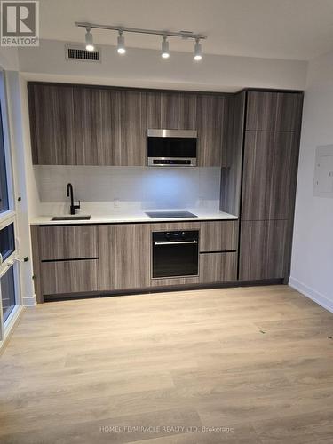 1610 - 177 Broadway Avenue, Toronto, ON - Indoor Photo Showing Kitchen