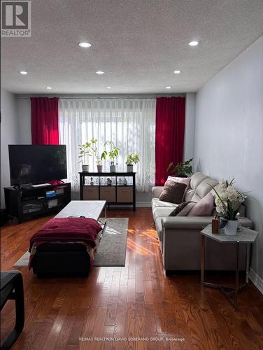 759 Wilson Heights Boulevard, Toronto, ON - Indoor Photo Showing Living Room