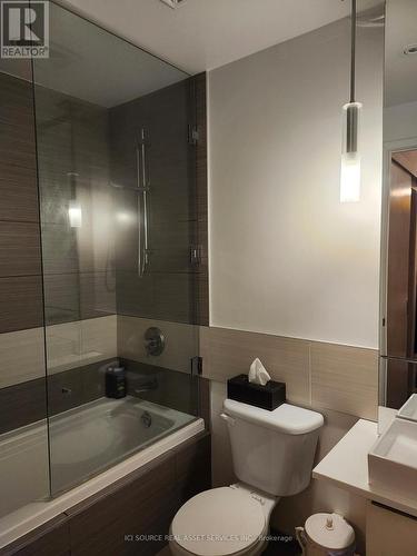 507 - 8 Charlotte Street, Toronto, ON - Indoor Photo Showing Bathroom