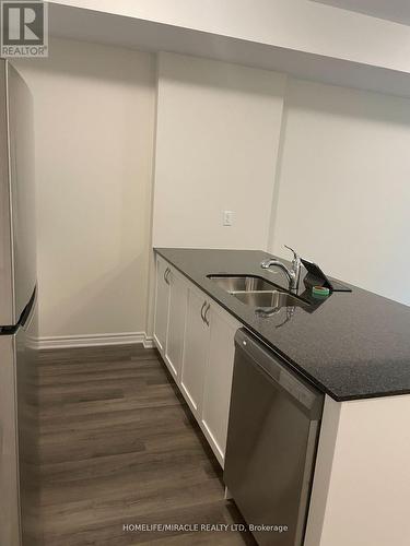 607 - 1034 Reflection Place, Pickering, ON - Indoor Photo Showing Kitchen With Double Sink