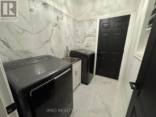 106 Thoroughbred Boulevard, Hamilton, ON - Indoor Photo Showing Laundry Room