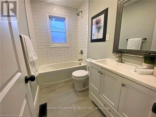 312 East 45Th Street, Hamilton, ON - Indoor Photo Showing Bathroom