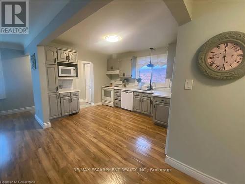 312 East 45Th Street, Hamilton, ON - Indoor Photo Showing Kitchen