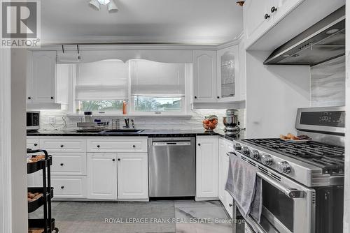 1164 Lisgar Avenue, Oshawa (Donevan), ON - Indoor Photo Showing Kitchen With Upgraded Kitchen