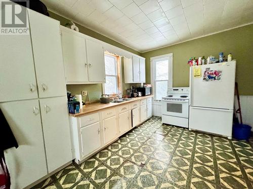 79 Albert Street, Saugeen Shores, ON - Indoor Photo Showing Kitchen With Double Sink