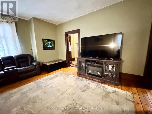 79 Albert Street, Saugeen Shores, ON - Indoor Photo Showing Living Room