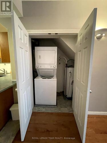 B - 139 Oldfield Street, Ottawa, ON - Indoor Photo Showing Laundry Room