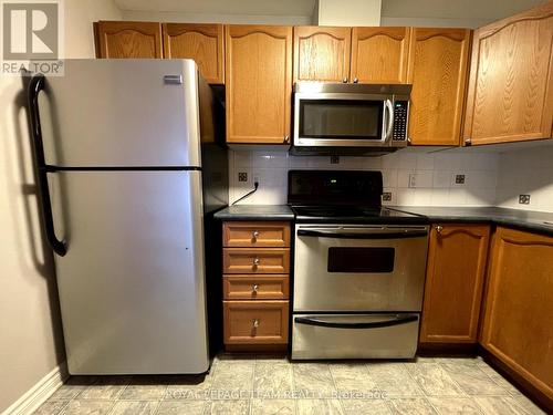 B - 139 Oldfield Street, Ottawa, ON - Indoor Photo Showing Kitchen