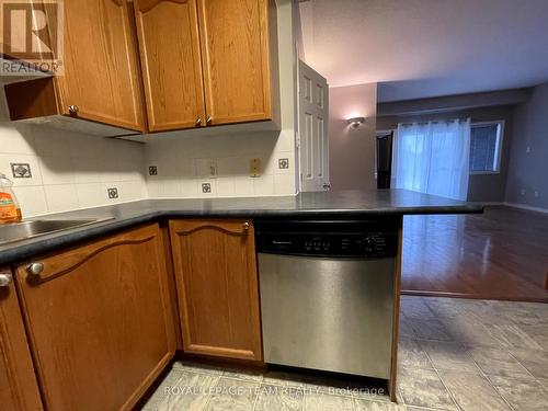 B - 139 Oldfield Street, Ottawa, ON - Indoor Photo Showing Kitchen